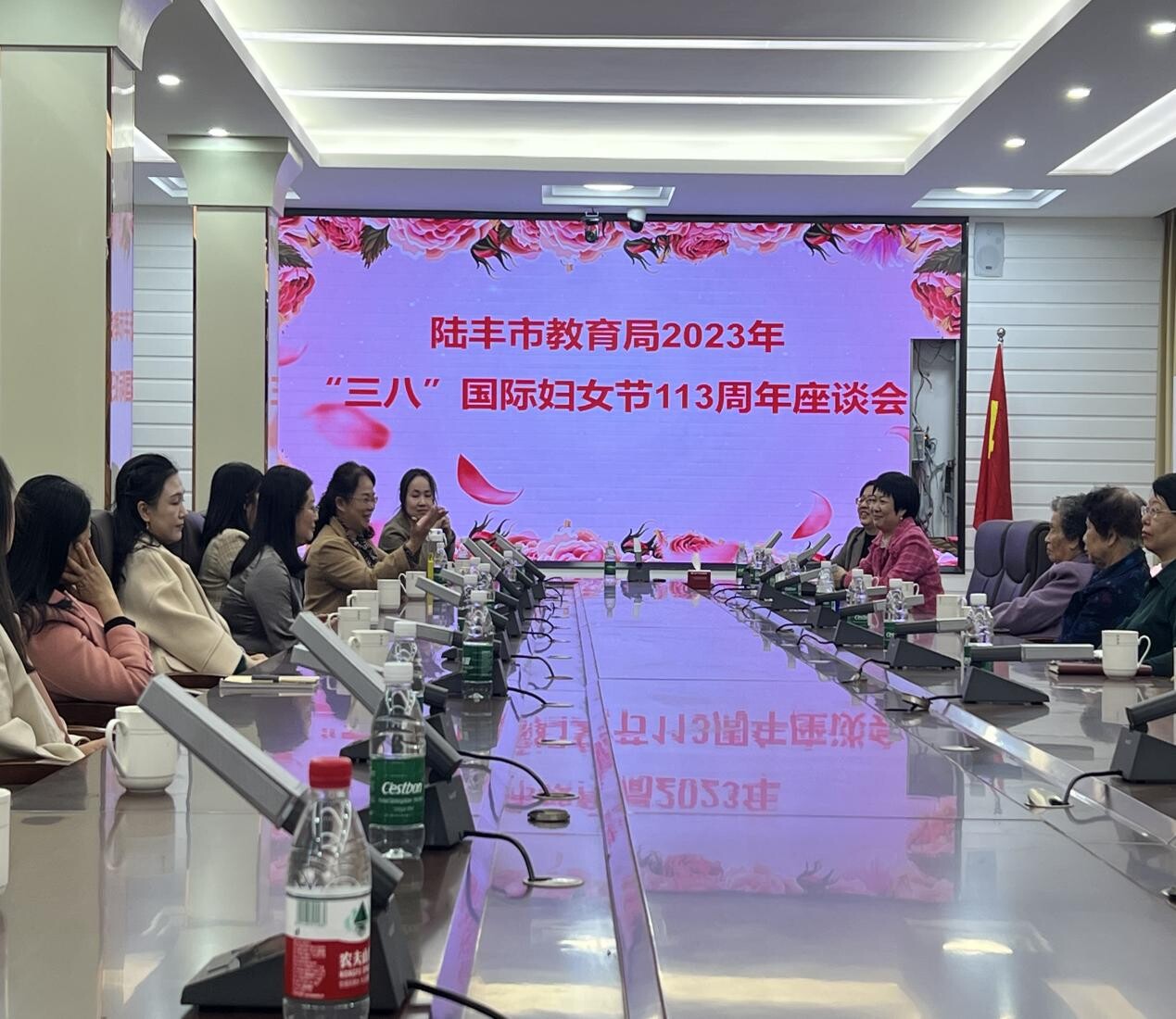 福布斯官网
教育局举行庆祝“三八”国际妇女节113周年座谈会_1