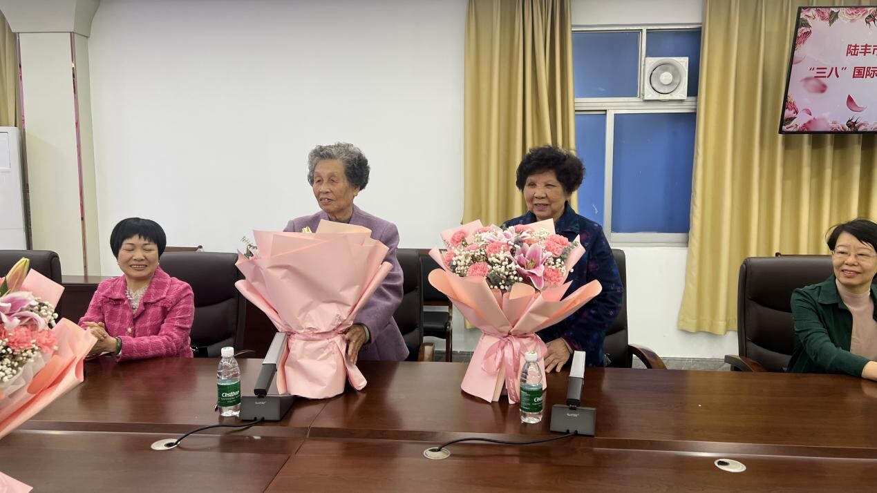 福布斯官网
教育局举行庆祝“三八”国际妇女节113周年座谈会_2