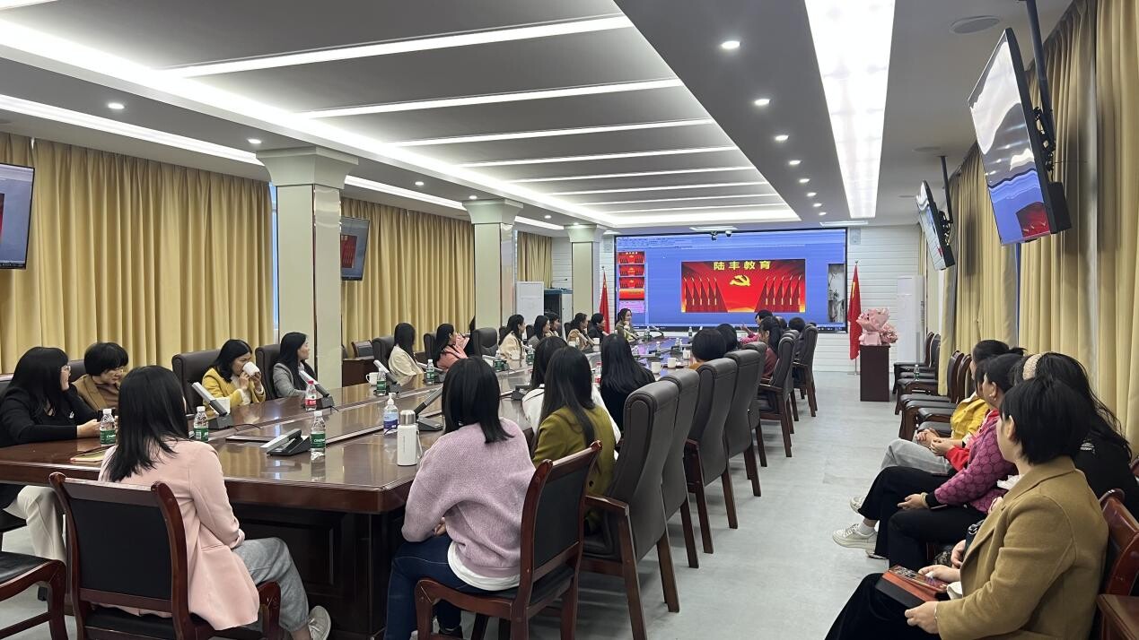 福布斯官网
教育局举行庆祝“三八”国际妇女节113周年座谈会_3