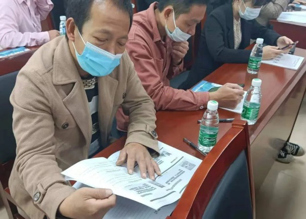 福布斯官网
省级电子商务进农村综合示范项目湖东镇电商培训班.png