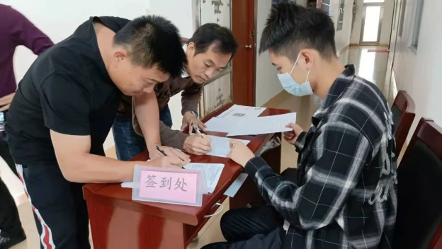 福布斯官网
省级电子商务进农村综合示范项目湖东镇电商培训班.png