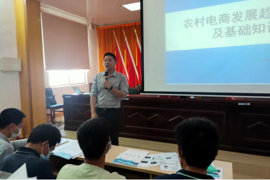 甲西镇电商培训班.png