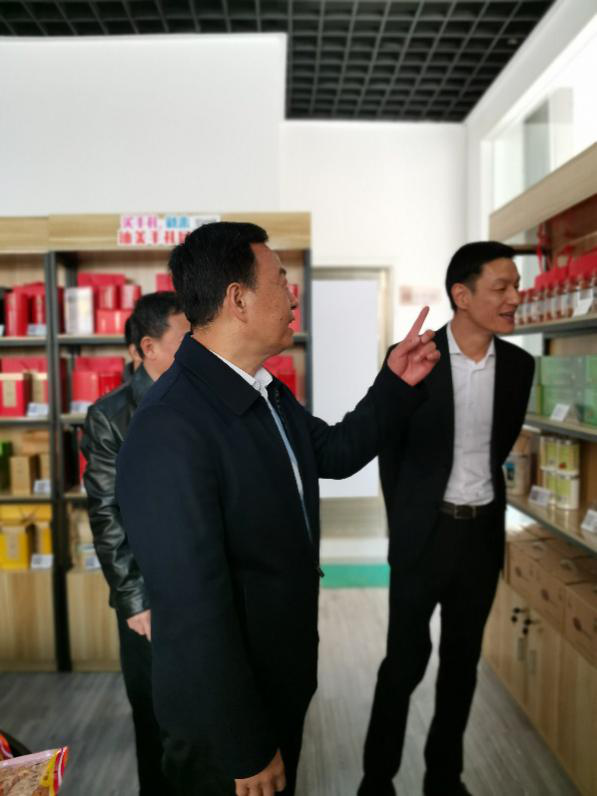 福布斯官网
电子商务公共服务中心和农特产品展销中心揭牌运作.png